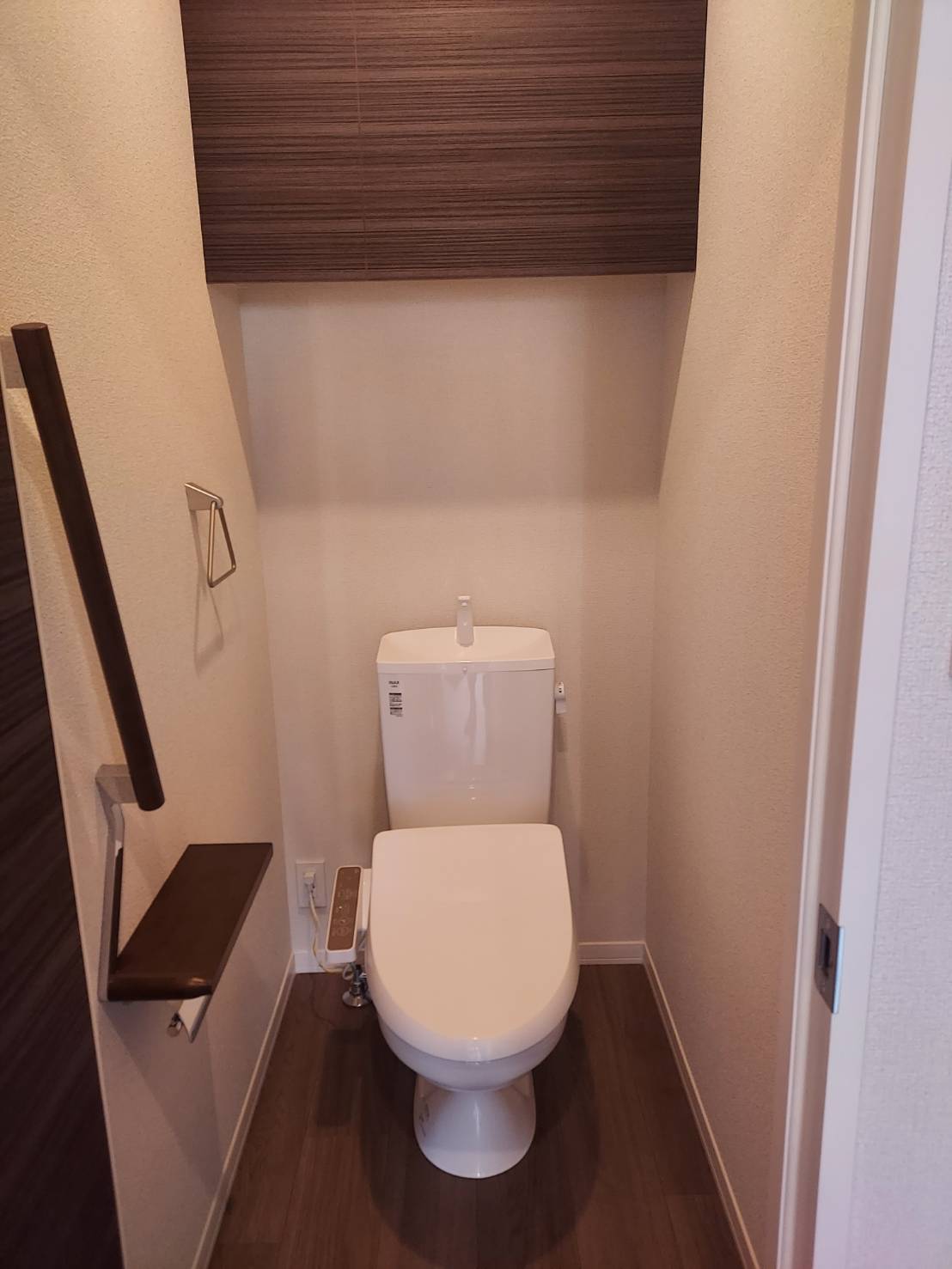 トイレ　温水洗浄暖房便座