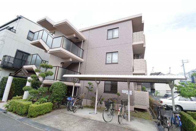 神戸市中央区東川崎町のマンションの建物外観