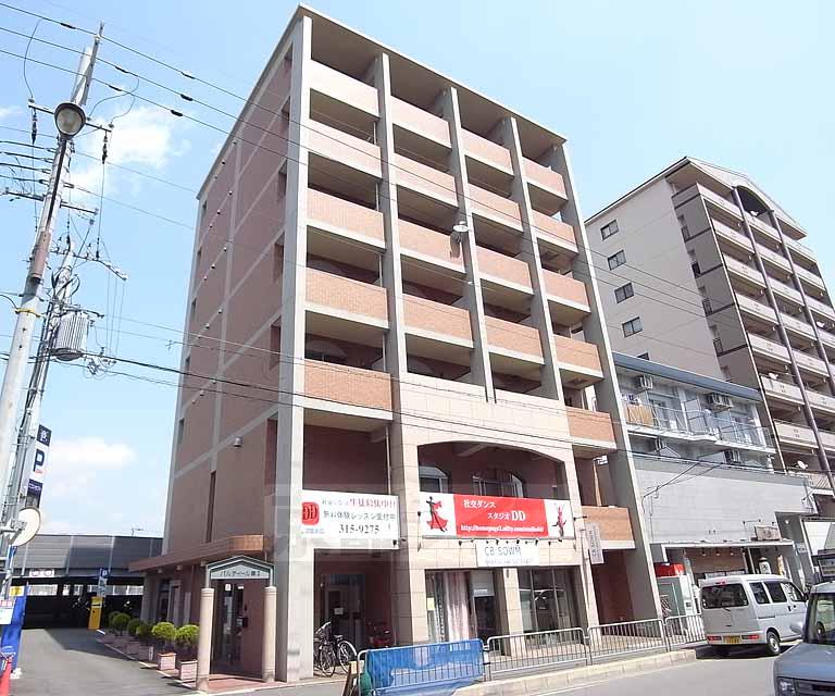 京都市右京区西院日照町のマンションの建物外観