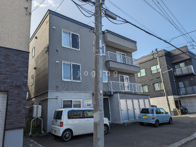 【札幌市手稲区西宮の沢二条のアパートの建物外観】