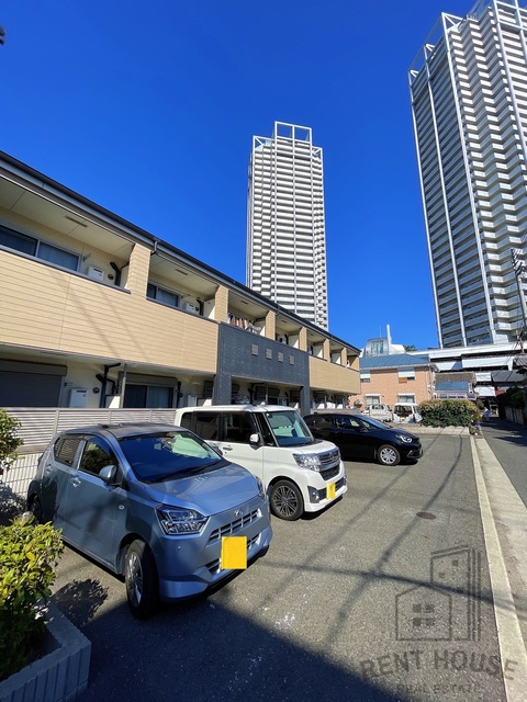 【モンサント旭町の駐車場】