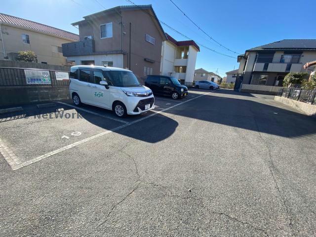 【碧南市福清水町のアパートの駐車場】