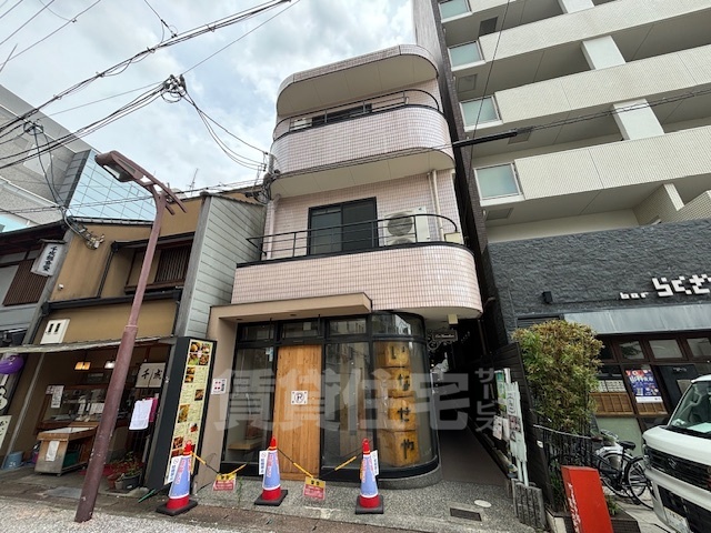 【京都市山科区竹鼻竹ノ街道町のマンションの建物外観】