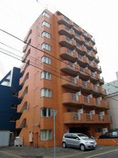 札幌市中央区南五条西のマンションの建物外観