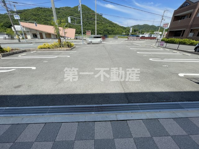 【ヒルハイツの駐車場】