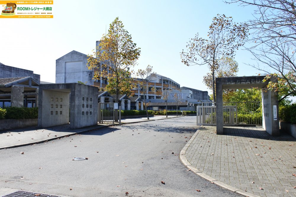 中学校　東金市立西中学校（中学校）まで2382m