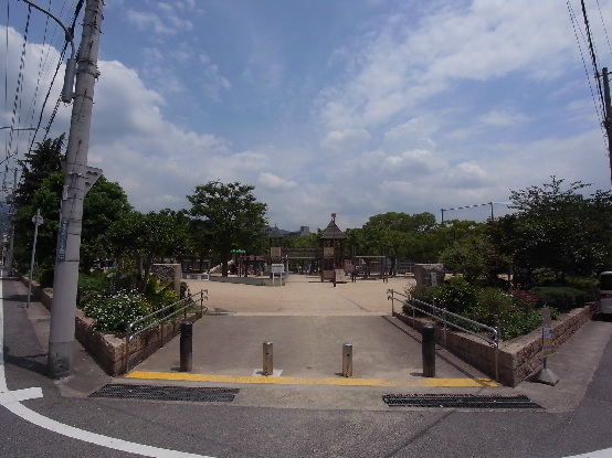 【神戸市東灘区魚崎北町のマンションの公園】