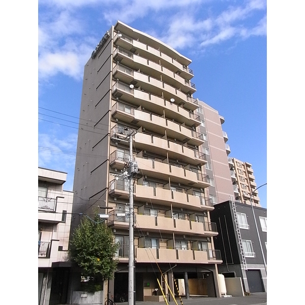 【札幌市北区北十五条西のマンションの建物外観】