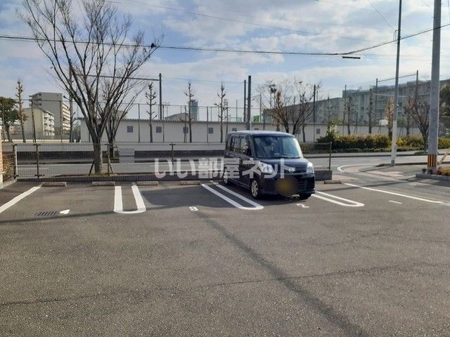 【セピアコートの駐車場】