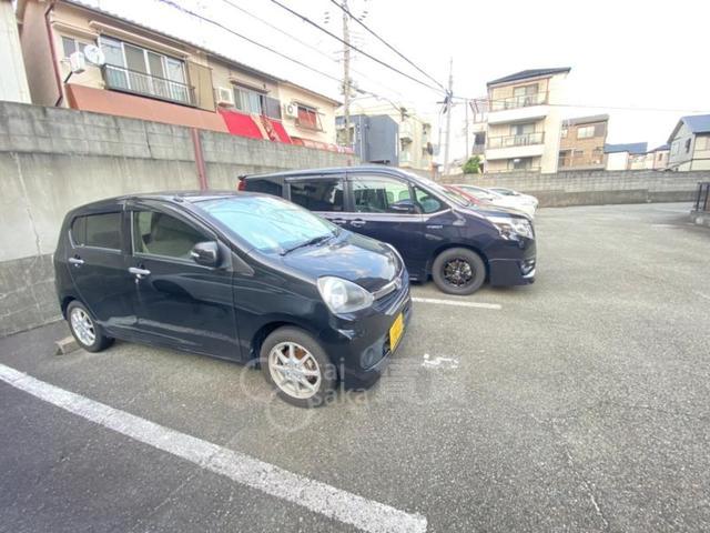 【池田市井口堂のマンションの駐車場】