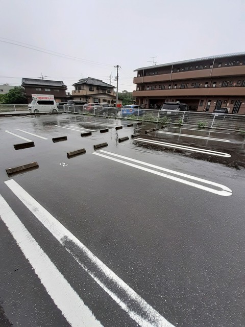 【アルバータ　IIの駐車場】