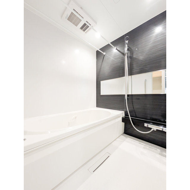 バス・シャワールーム　広々バスルーム