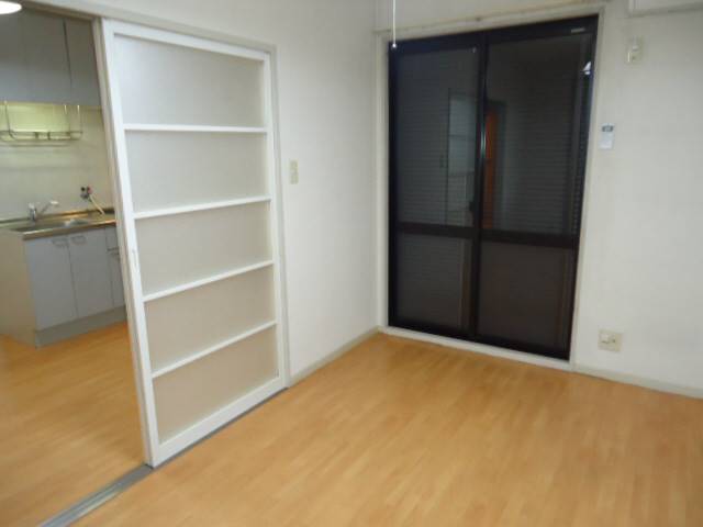 バルコニー　洋室