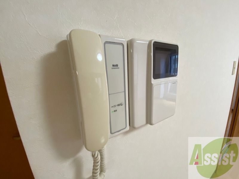 セキュリティ　ＴＶモニター付インターホンです。来客者の顔が見えるので安心！