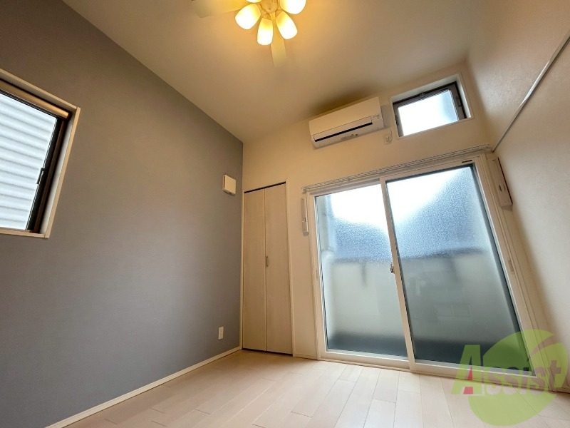 居室・リビング　６．０帖のお部屋です。天井が高く、開放感のある空間です。