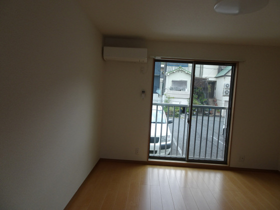 居室・リビング　※別号室の写真です