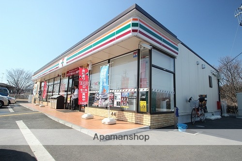 コンビニ　セブンイレブン（コンビニ）まで527m