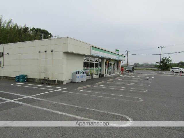コンビニ　ファミリーマート新小轡店（コンビニ）まで260m