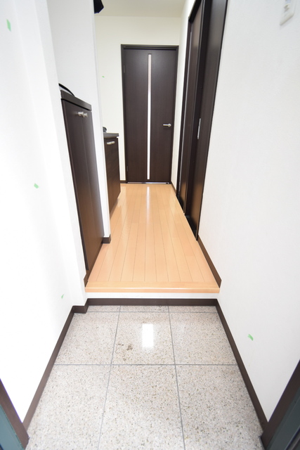 玄関　玄関から見た廊下です★