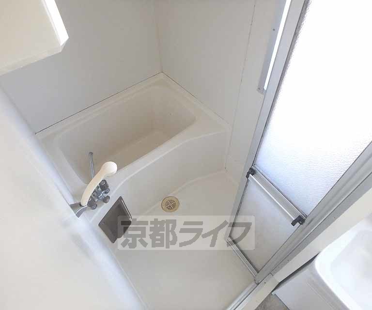 バス・シャワールーム　バスルームです。