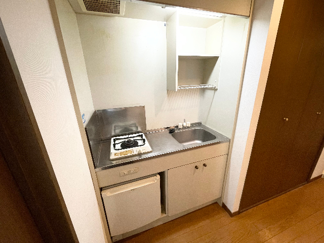 キッチン　※室内写真は別室サンプル写真。