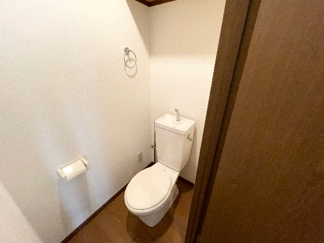 トイレ　※室内写真は別室サンプル写真。