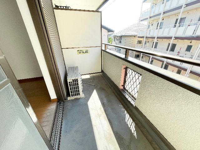 バルコニー　※室内写真は別室サンプル写真。