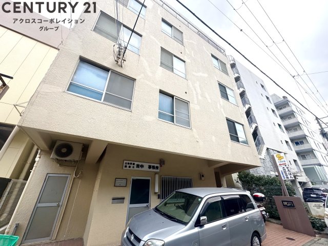 建物外観　敷地内にゴミ置き場があります