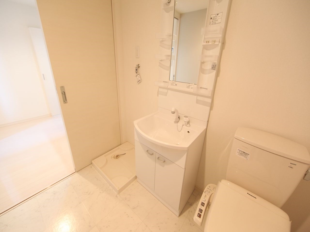 洗面設備　脱衣所　独立洗面台（シャンプードレッサー）洗濯機用意できます