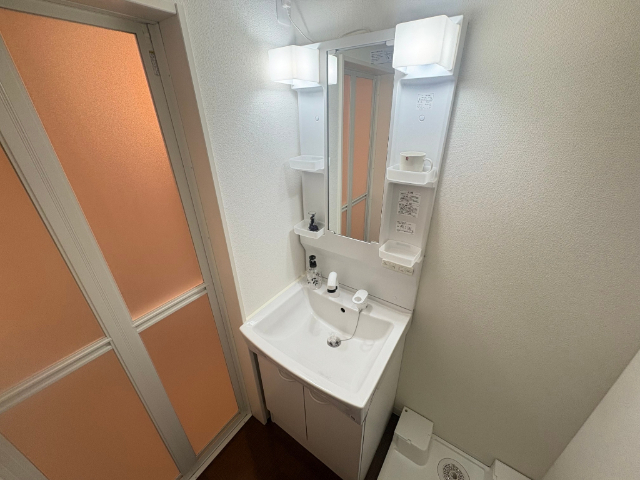 洗面設備　朝の支度が楽です。