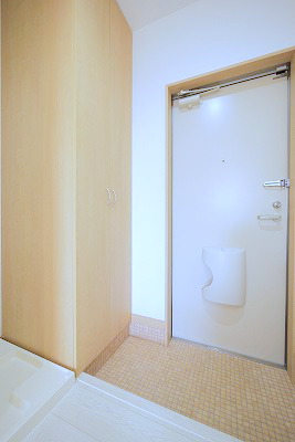 玄関　※写真は別の部屋のものです。