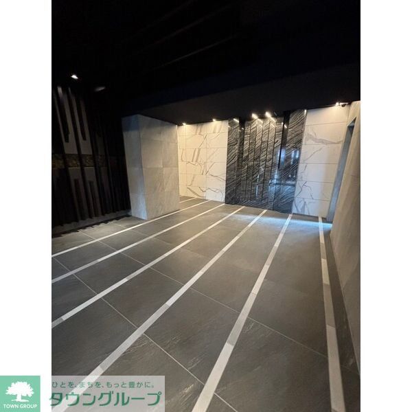 ロビー　駐車場