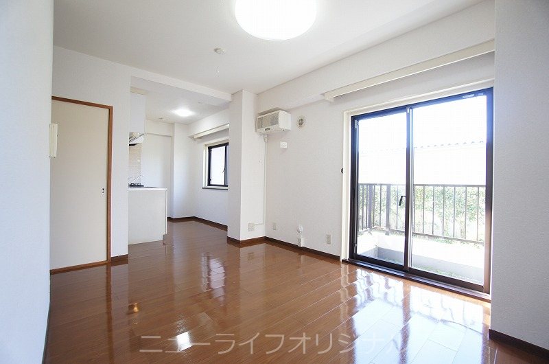 居室・リビング　自然光が心地よいLDK