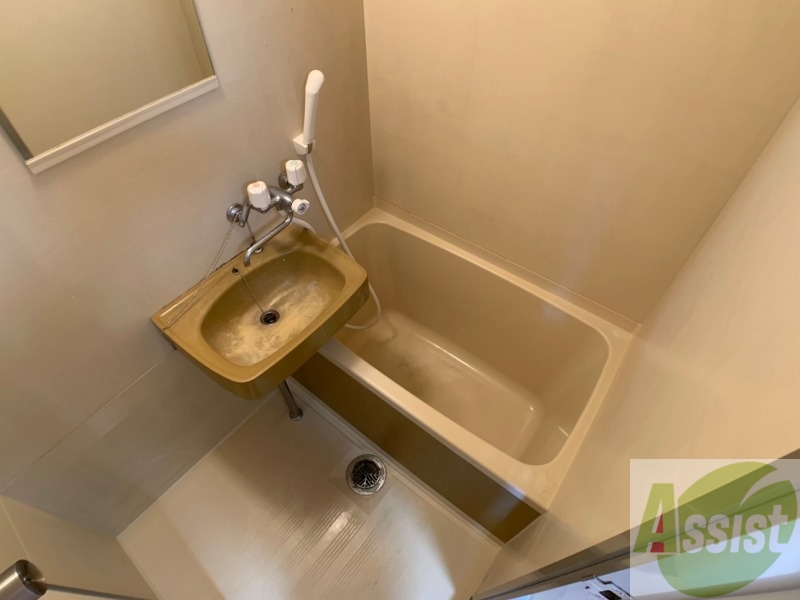 バス・シャワールーム　ユニットバスです。疲れを癒すのに欠かせませんね！