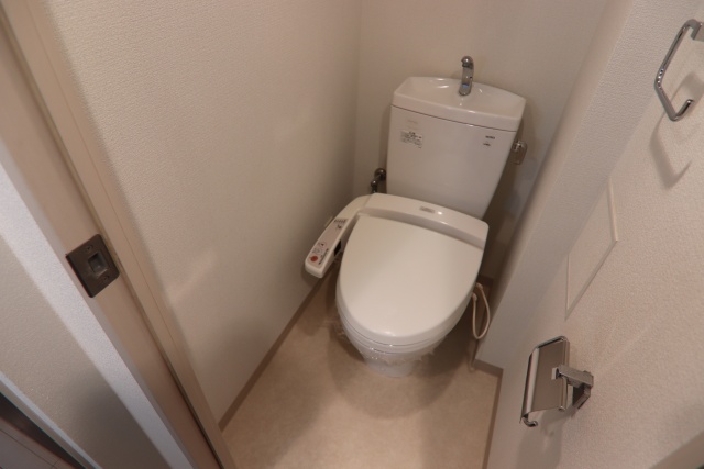 トイレ　※別室の参考写真の為、現況優先です。