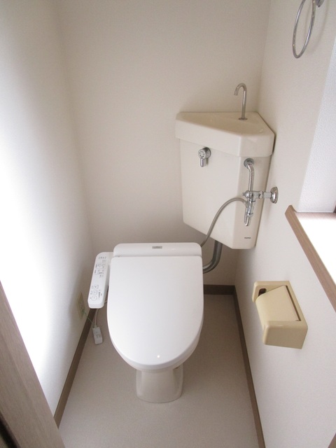 トイレ　※別部屋の参考写真となります。