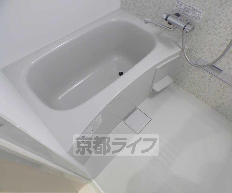 バス・シャワールーム　新築できれいな部屋です