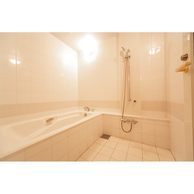 バス・シャワールーム　※写真は同タイプ住戸です。