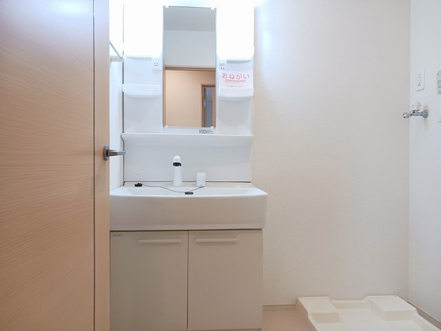 洗面設備　スペースが確保できる洗面所です