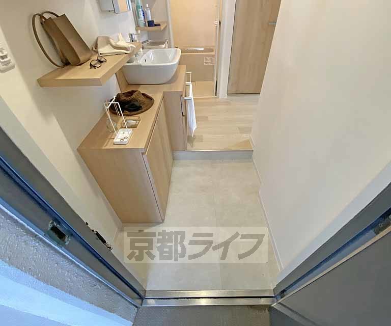 玄関　段差が低くて上がりやすい玄関です。