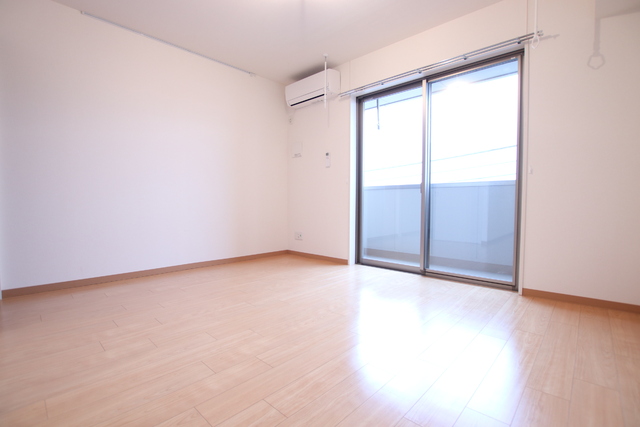 居室・リビング　明るい陽射しが差し込むリビングスペース！