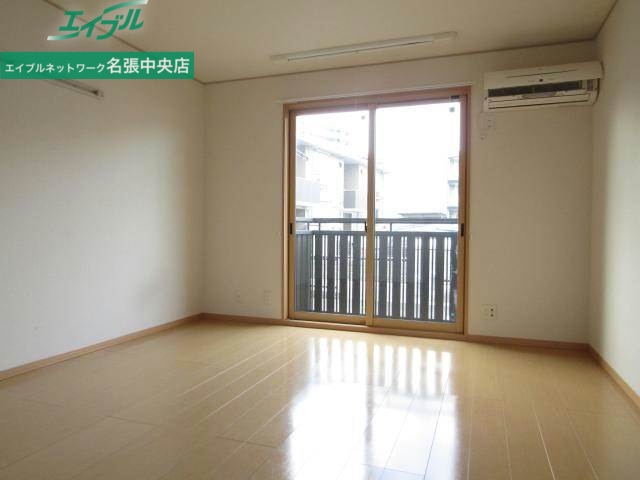 居室・リビング　同型参考写真