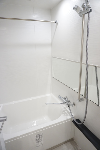 バス・シャワールーム　雨の日のお洗濯だけでなく、カビ予防にも大活躍の浴室乾燥機付♪