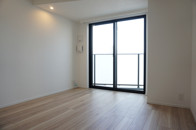 居室・リビング　室内は落ち着いたぬくもりのあるフローリングです☆