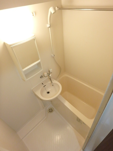 バス・シャワールーム　お風呂で日々の疲れを落としましょう