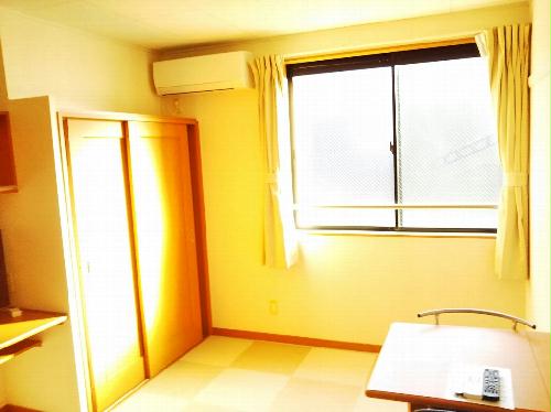 居室・リビング　2階のお部屋です。同タイプの写真です。