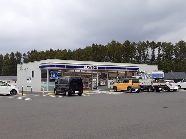 コンビニ　ローソン富士河口湖小立店（コンビニ）まで750m