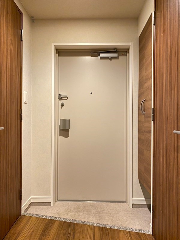 玄関　※同物件別部屋参考画像
