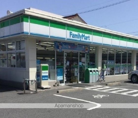コンビニ　ファミリーマート（コンビニ）まで100m