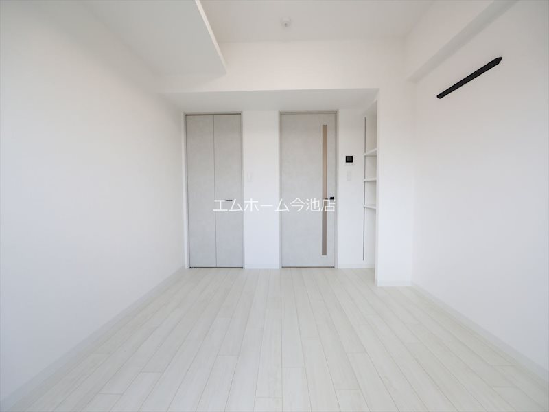 その他　洋室7.0帖　エアコン付　収納充実　バルコニー